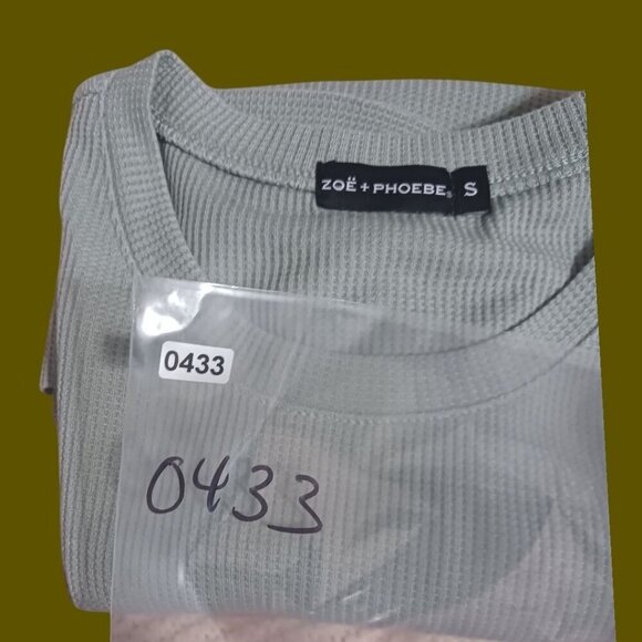 Zoë + Phoebe Waffle Knit Short Sleeve T-Shirt Sage Green size Small - Picture 7 of 7